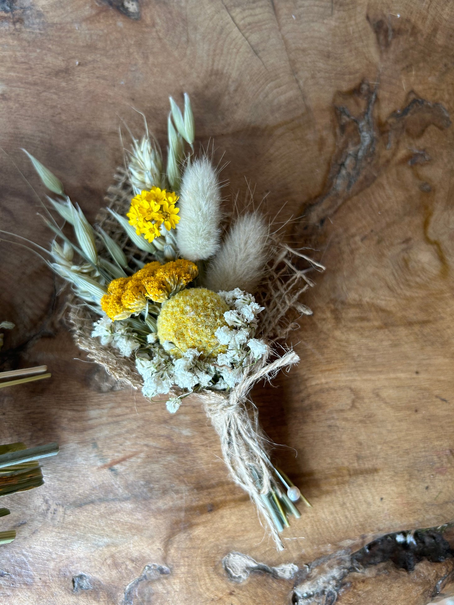 Summery Dried Buttonholes image 0