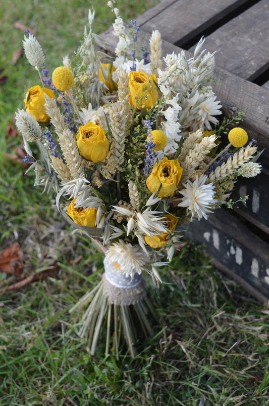 Summery Dried Bouquet image 0